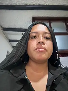 -Mia1