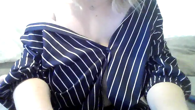 Curvaceous_CleoUKX