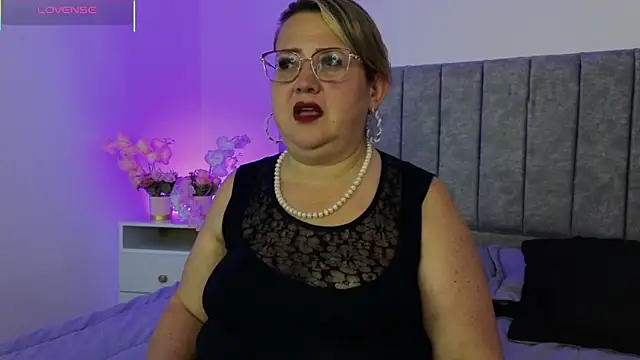CurvyRosse_