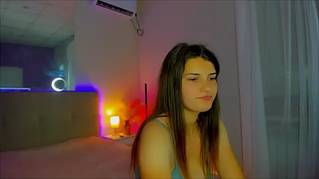 Laura_Leee
