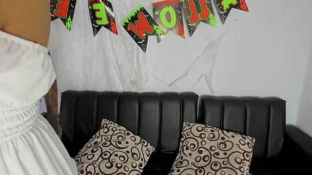 Mia_petite01