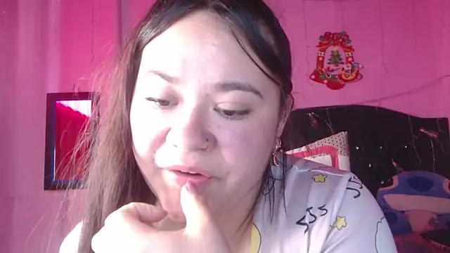 NikkiRous_