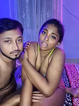 Trending_Couple