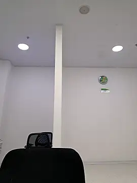 girl_redhead_bigtits