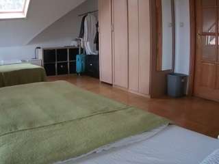 voyeurcam-julmodels-bed-1