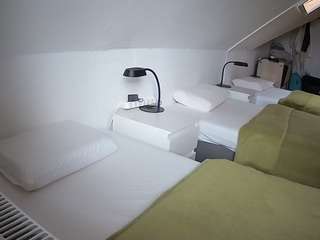 voyeurcam-julmodels-bed-4