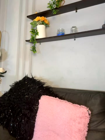 Abril_jones10 live screenshot 2025-10-24 05:35:25