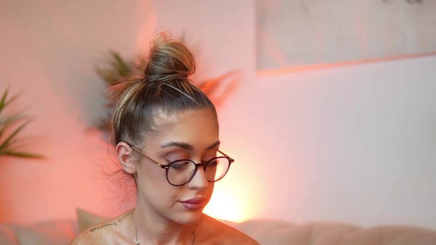 AileenKiss live screenshot 2025-10-09 20:15:13