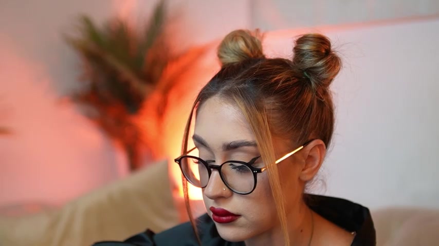 AileenKiss live screenshot 2025-10-26 19:49:48