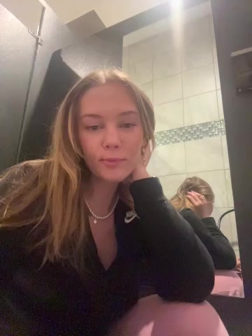 AllesandraLove live screenshot 2025-11-22 22:18:01