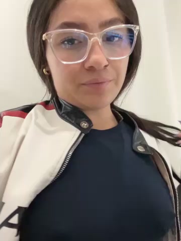 Alyha_Cortes live screenshot 2025-10-25 07:34:09