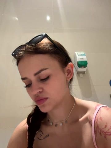 AngelinaTeller live screenshot 2025-10-21 06:48:24