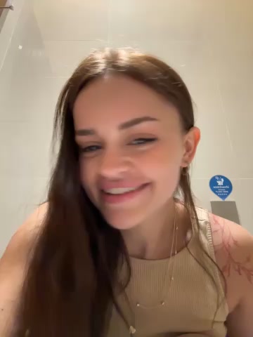 AngelinaTeller live screenshot 2025-10-24 05:39:21