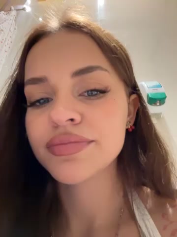 AngelinaTeller live screenshot 2025-11-04 04:50:26