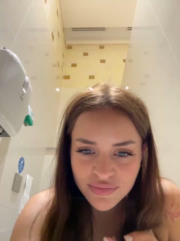 AngelinaTeller live screenshot 2025-11-04 05:14:03