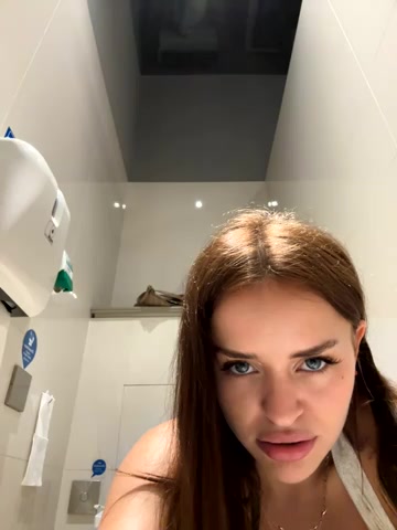 AngelinaTeller live screenshot 2025-11-04 06:43:05