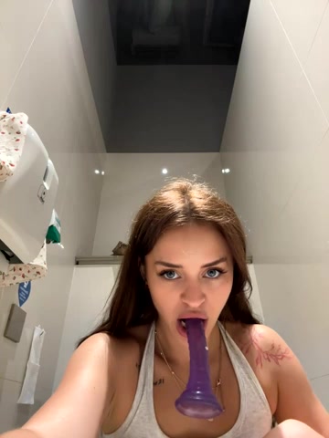 AngelinaTeller live screenshot 2025-11-04 06:44:03