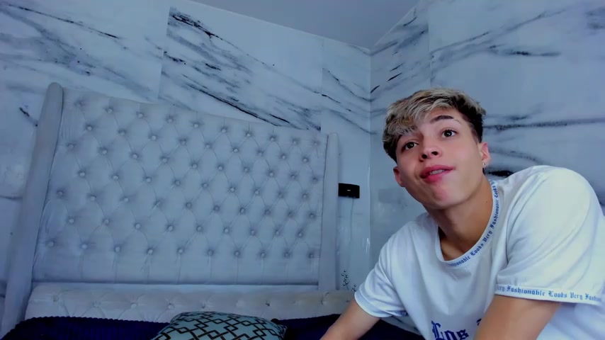 Ari_and_Storm live screenshot 2025-10-01 20:39:31