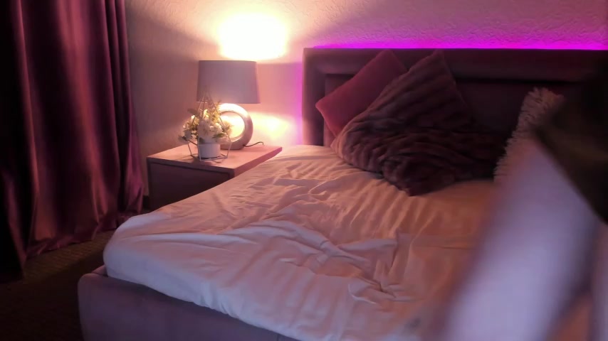 ArtemisKiss live screenshot 2025-08-25 02:50:32