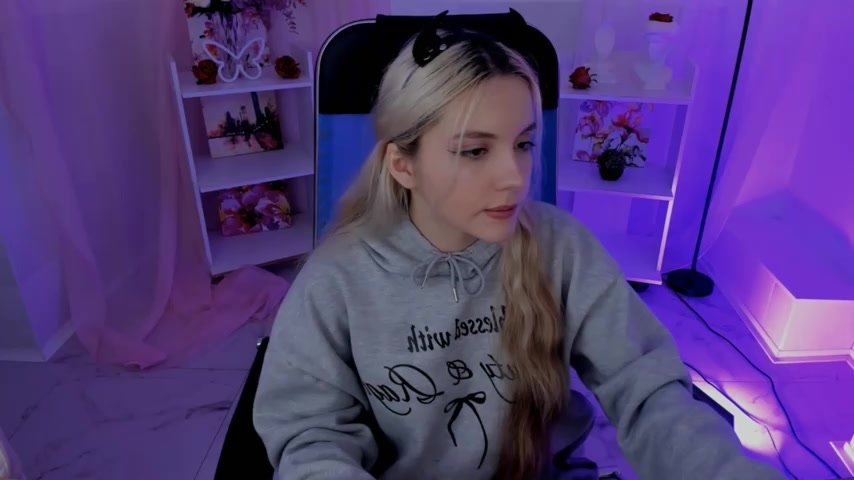 AuroraWrenfield live screenshot 2025-09-29 06:16:10