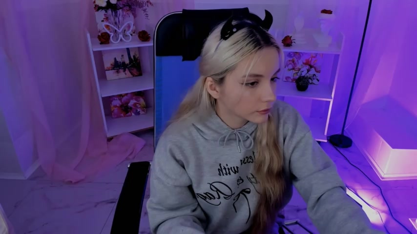 AuroraWrenfield live screenshot 2025-09-29 06:17:10