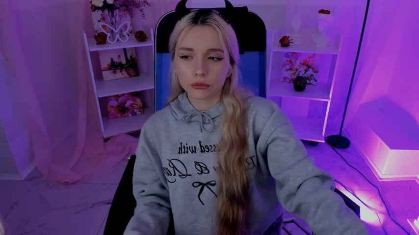 AuroraWrenfield live screenshot 2025-09-29 06:19:13