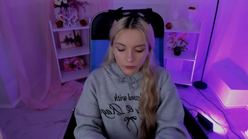 AuroraWrenfield live screenshot 2025-09-29 06:20:15