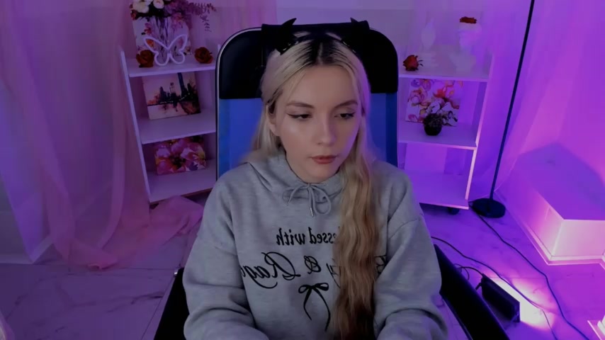 AuroraWrenfield live screenshot 2025-09-29 06:21:18