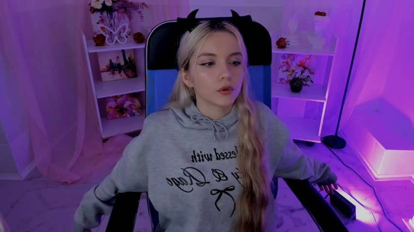 AuroraWrenfield live screenshot 2025-09-29 06:22:18