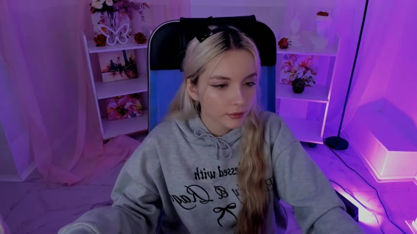 AuroraWrenfield live screenshot 2025-09-29 06:22:56