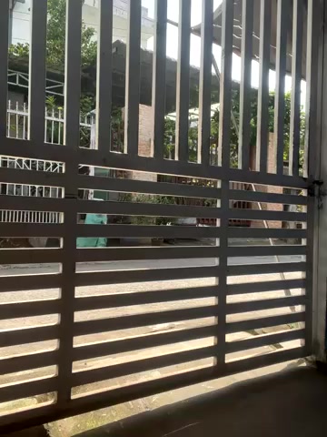 BigAssBee live screenshot 2025-10-06 07:04:14