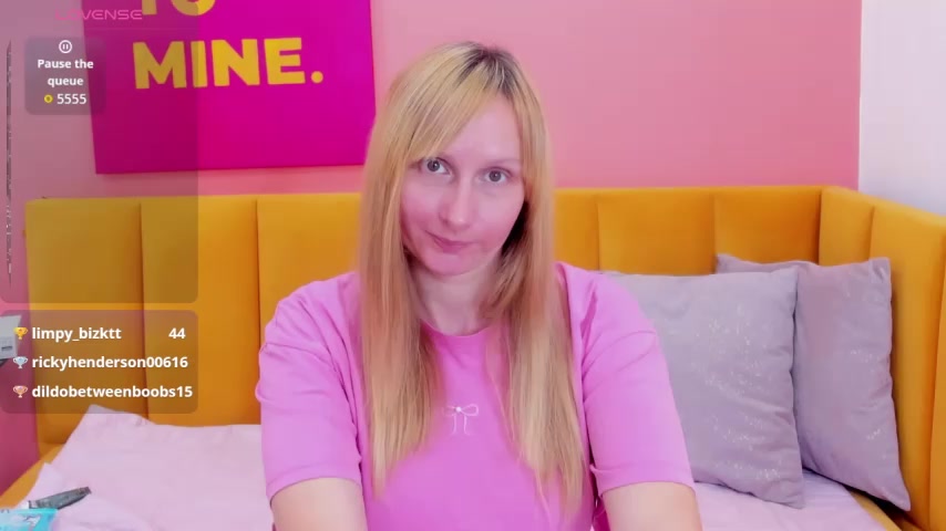 Brittany_Moore live screenshot 2025-09-30 08:22:21