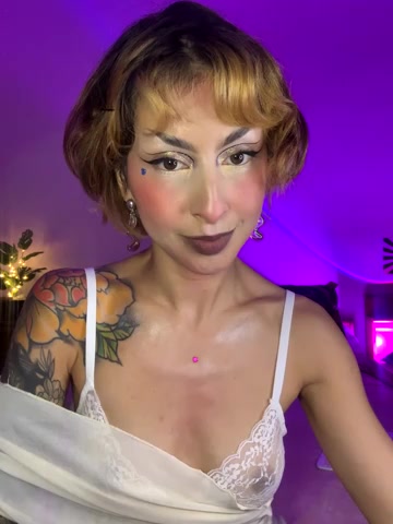 Cinamoonn live screenshot 2025-10-01 19:39:31