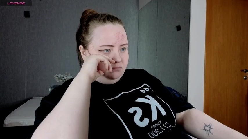 EMMA__CONNOR live screenshot 2025-09-30 08:58:24