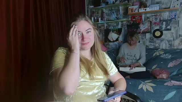 ElenaMaeer live screenshot 2025-09-21 13:30:00