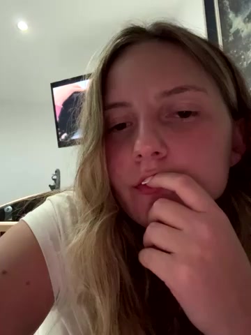 Ell_albescu live screenshot 2025-11-04 22:30:08