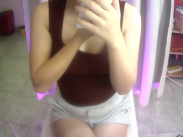 Emi__19 live screenshot 2025-10-01 03:58:18