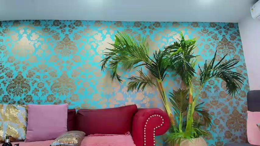 EmmaReyez live screenshot 2025-11-22 18:46:14