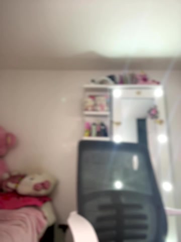 Emmily_19 live screenshot 2025-10-17 04:14:13