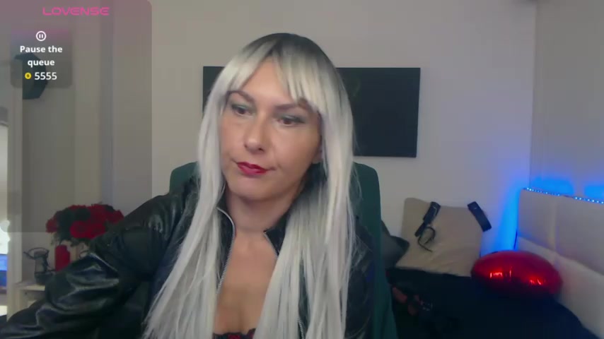 EvelynQueenn live screenshot 2025-09-30 08:21:05