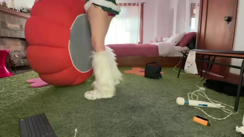 GennaJames live screenshot 2025-12-22 23:31:41