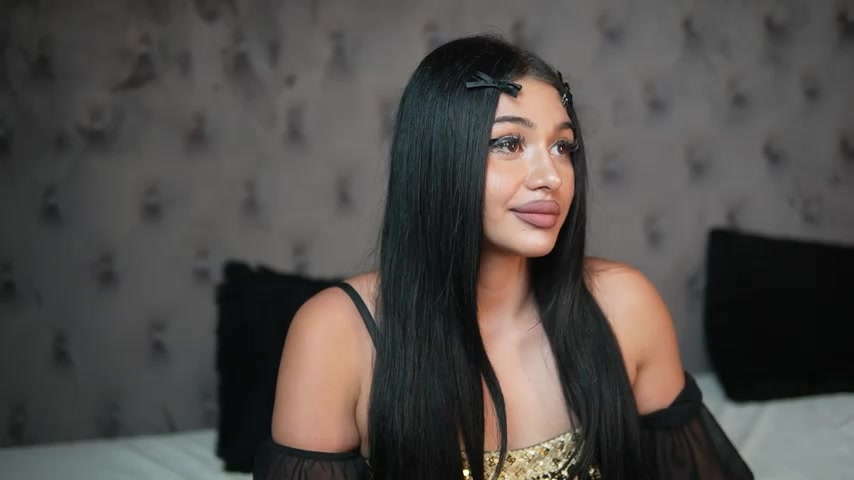 GiuliaSya live screenshot 2025-10-15 03:49:37