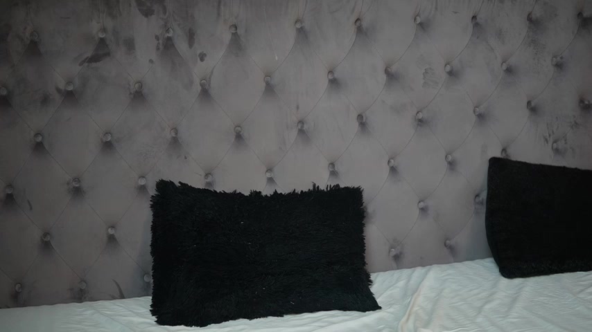 GiuliaSya live screenshot 2025-10-15 03:50:34