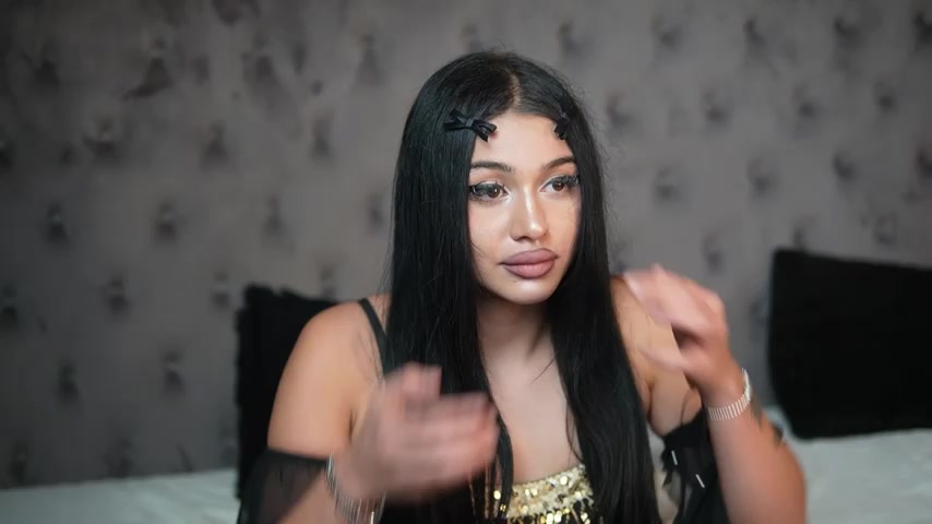 GiuliaSya live screenshot 2025-10-15 03:51:34