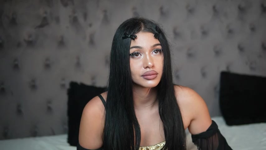 GiuliaSya live screenshot 2025-10-15 03:52:36