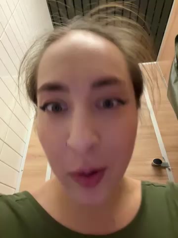 Holly_Play live screenshot 2025-08-24 12:06:41