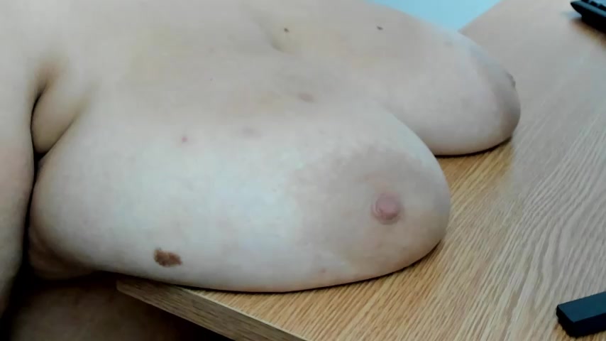 Huge_Titties_ live screenshot 2025-08-23 22:26:39