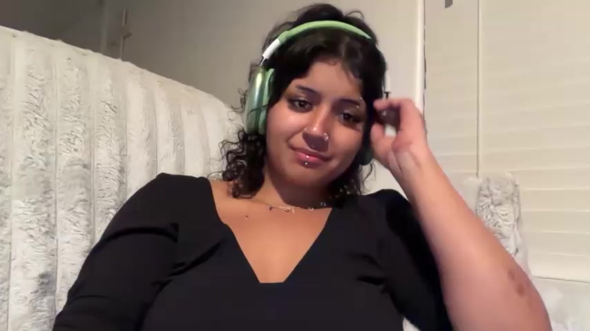 IslandBarbie live screenshot 2025-08-24 10:35:17