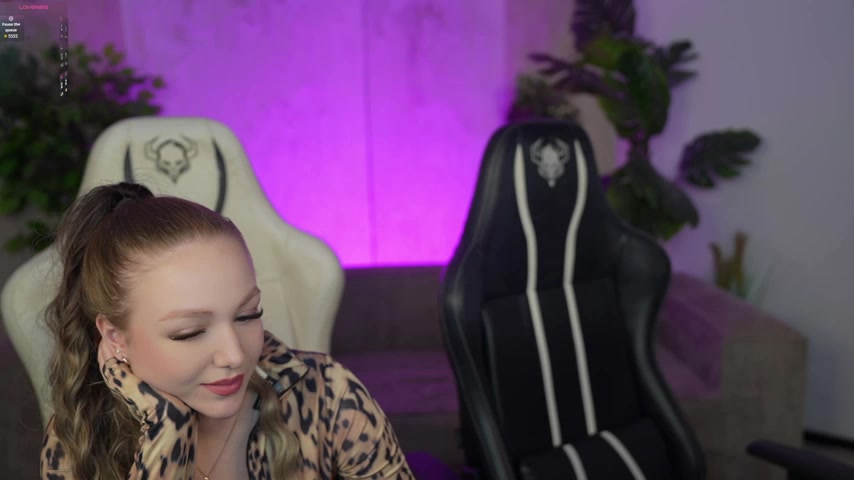 Julia__Star_ live screenshot 2025-09-29 17:09:03