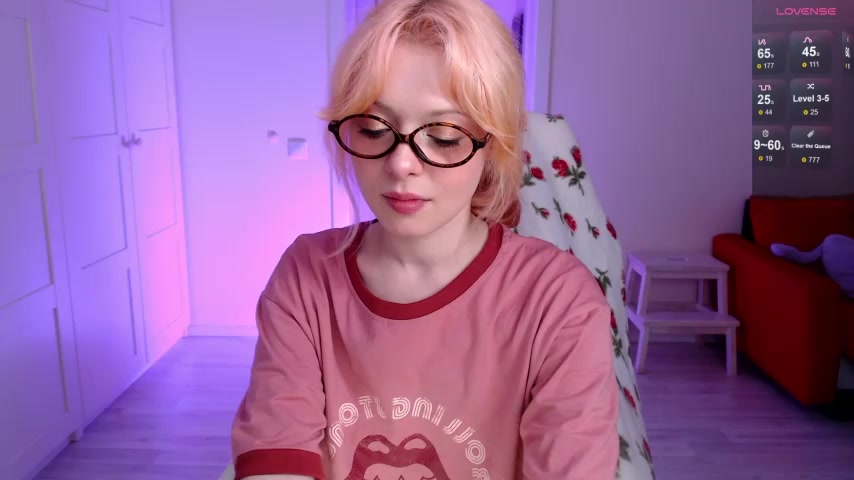 KatieMelone live screenshot 2025-08-23 22:30:52